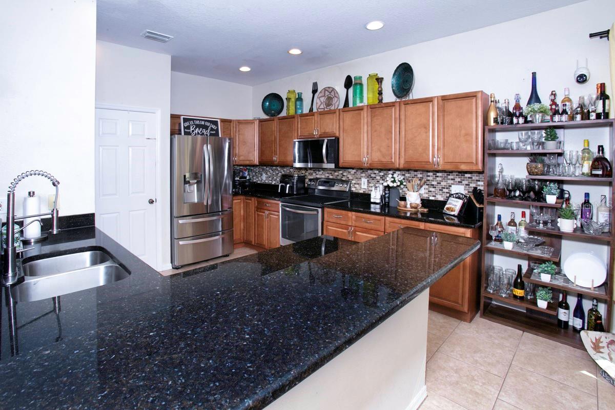 Image 14 of 36 For 208 36th Street Ne