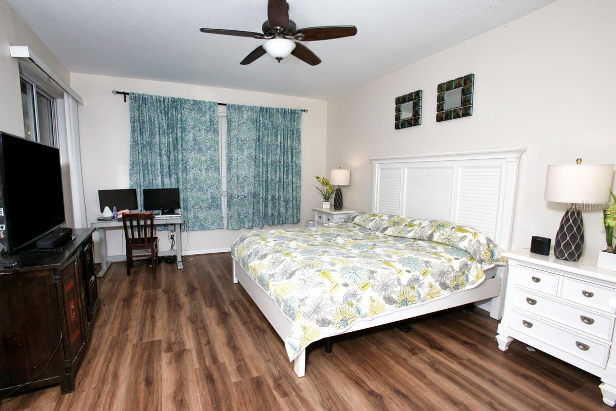 Image 25 of 36 For 208 36th Street Ne