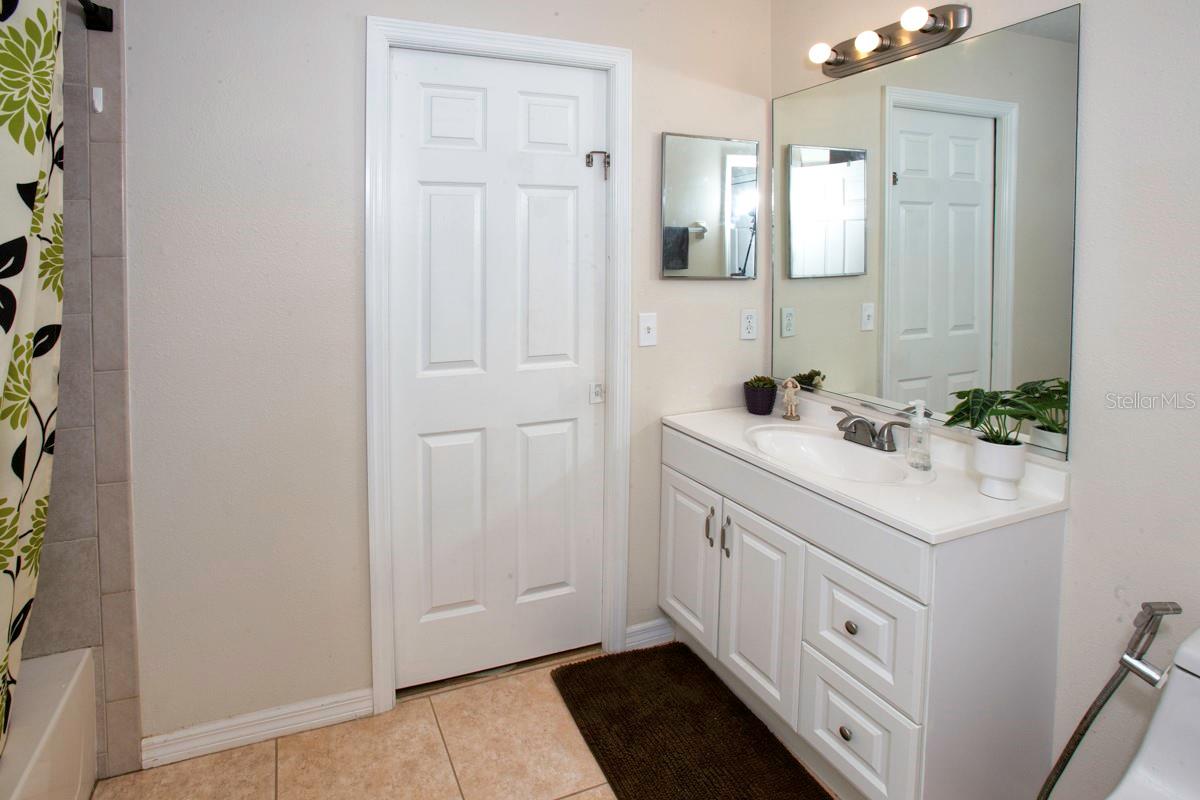 Image 27 of 36 For 208 36th Street Ne