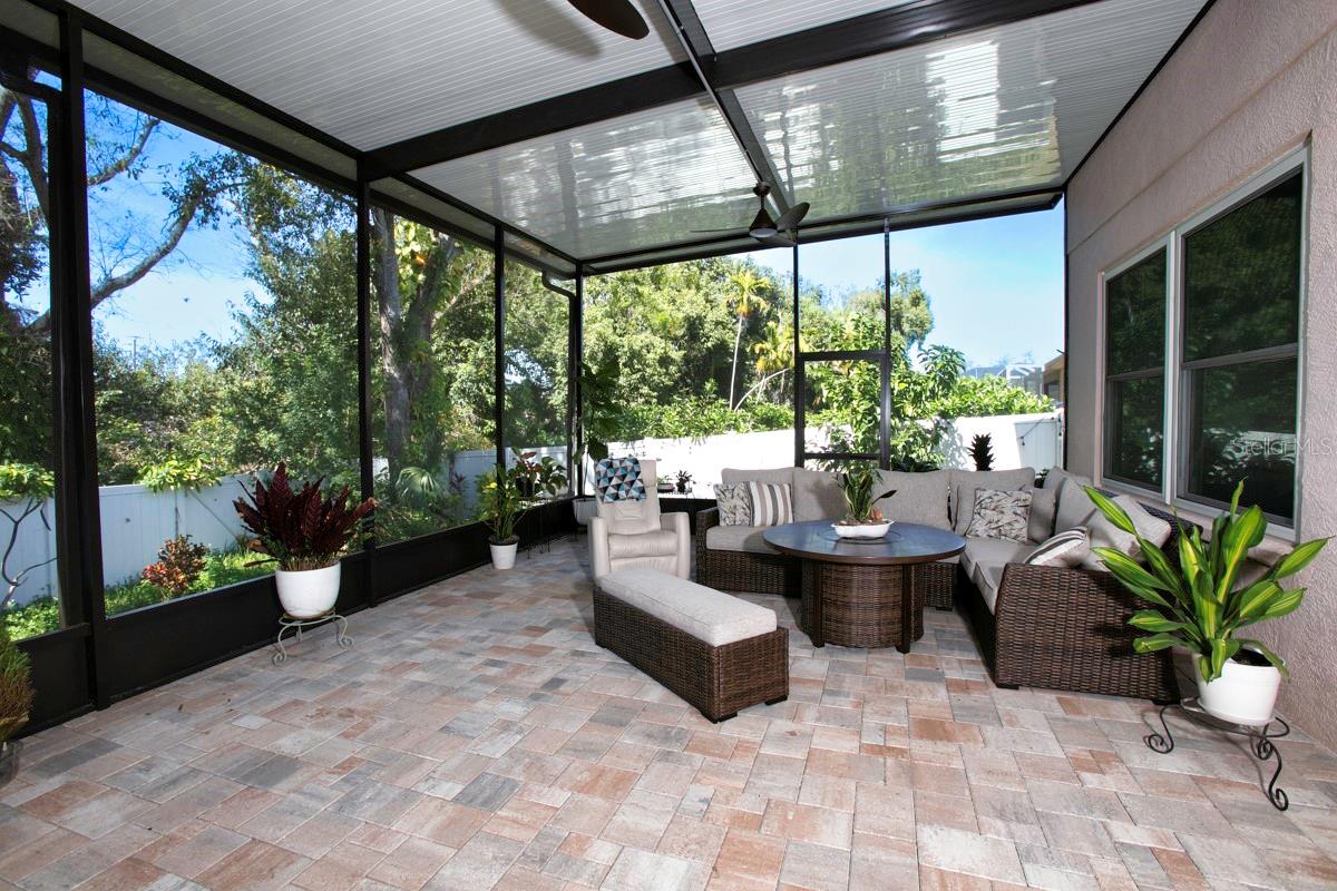 Image 6 of 36 For 208 36th Street Ne