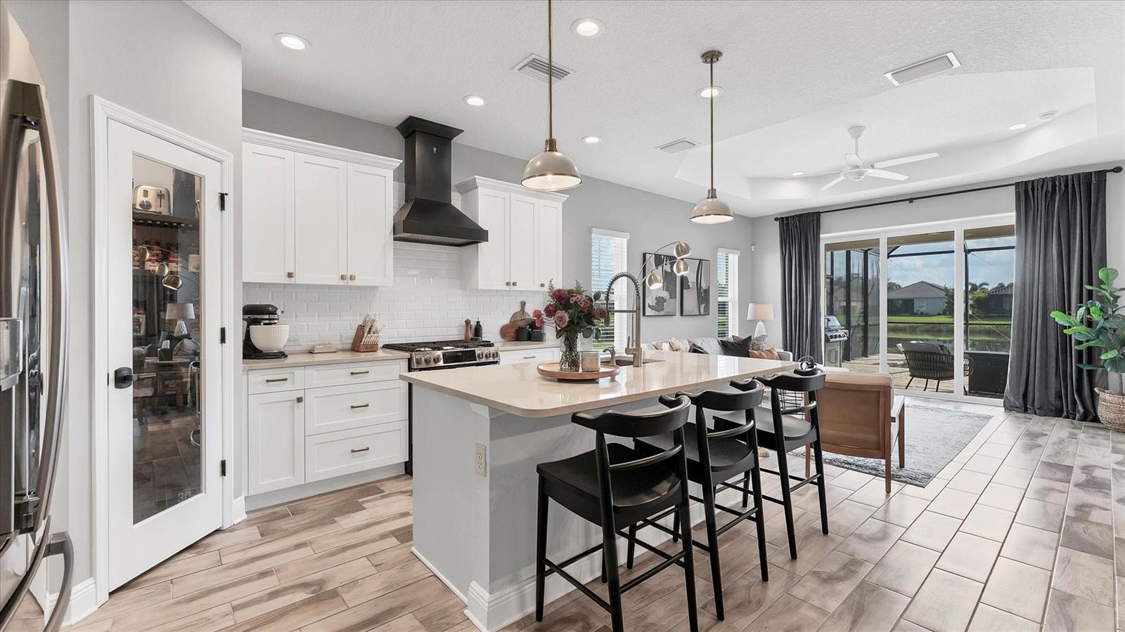 Image 15 of 72 For 12949 True Blue Circle