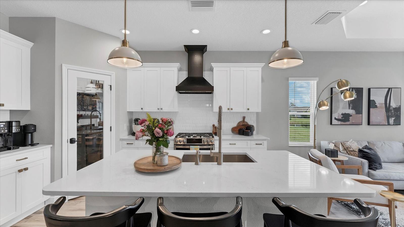 Image 16 of 72 For 12949 True Blue Circle