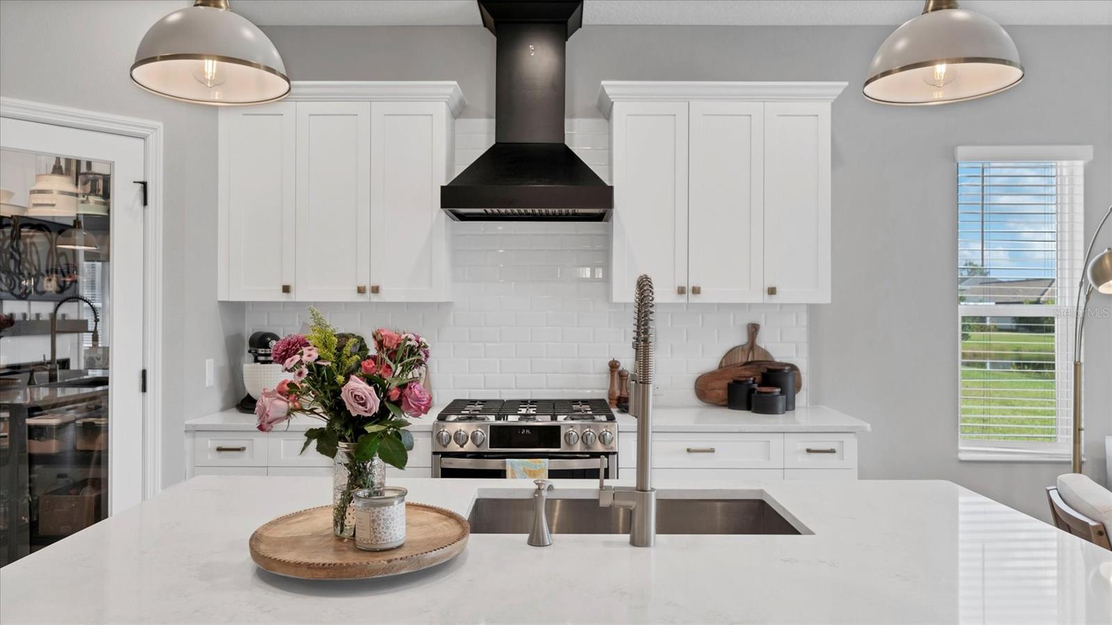 Image 17 of 72 For 12949 True Blue Circle