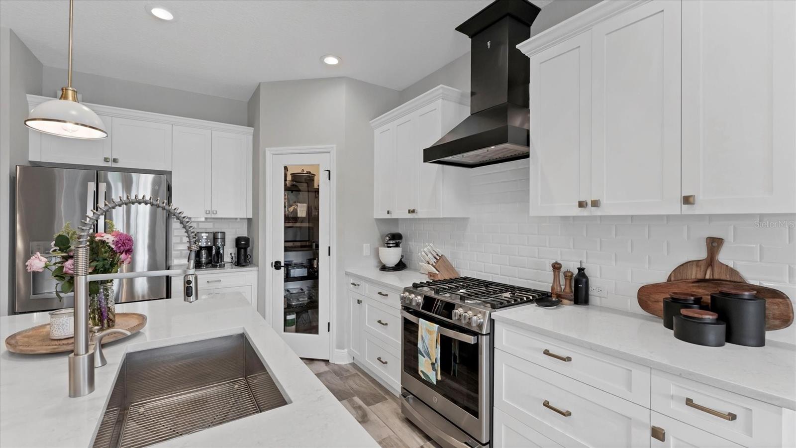 Image 18 of 72 For 12949 True Blue Circle