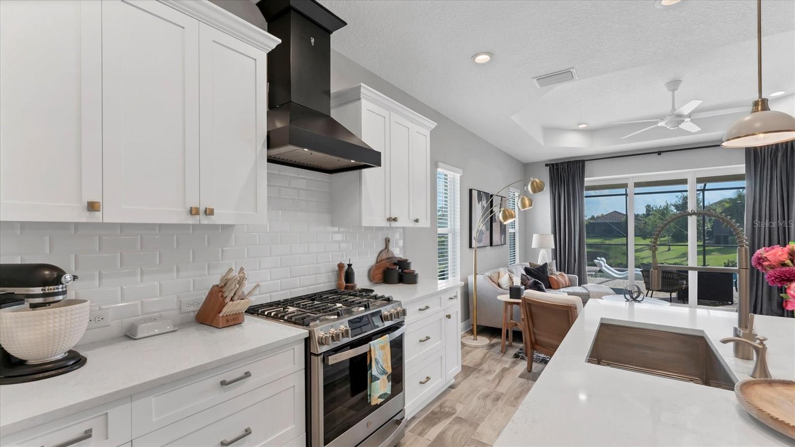 Image 20 of 72 For 12949 True Blue Circle