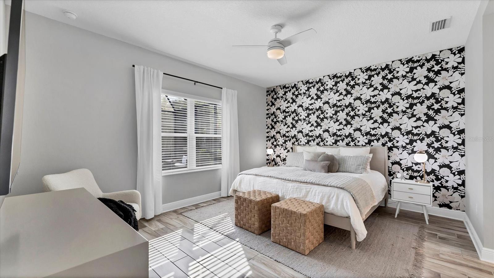 Image 24 of 72 For 12949 True Blue Circle