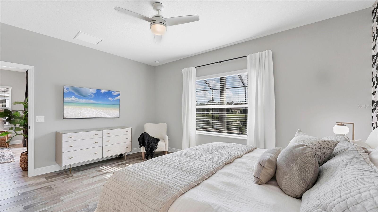 Image 25 of 72 For 12949 True Blue Circle