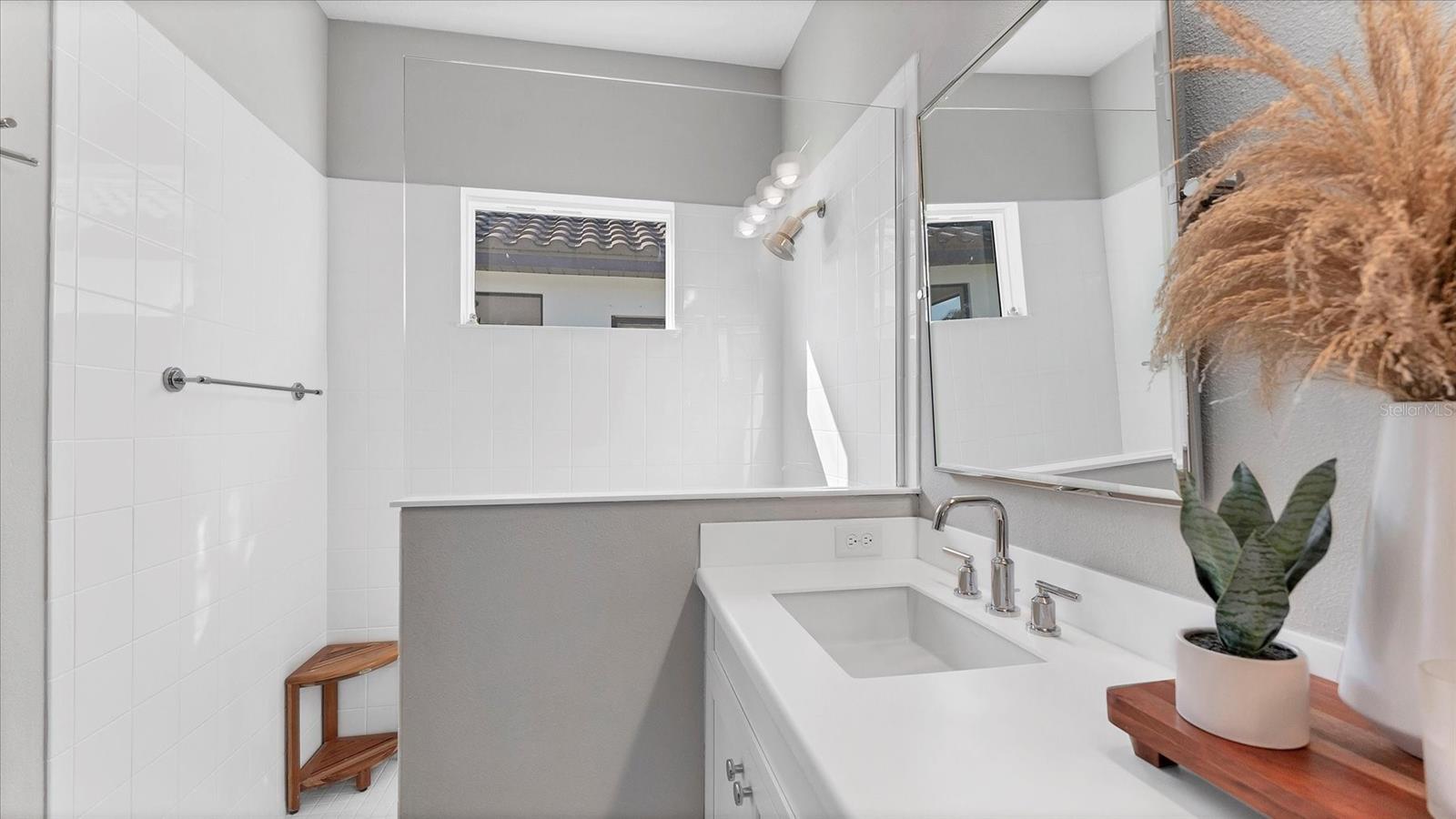 Image 29 of 72 For 12949 True Blue Circle