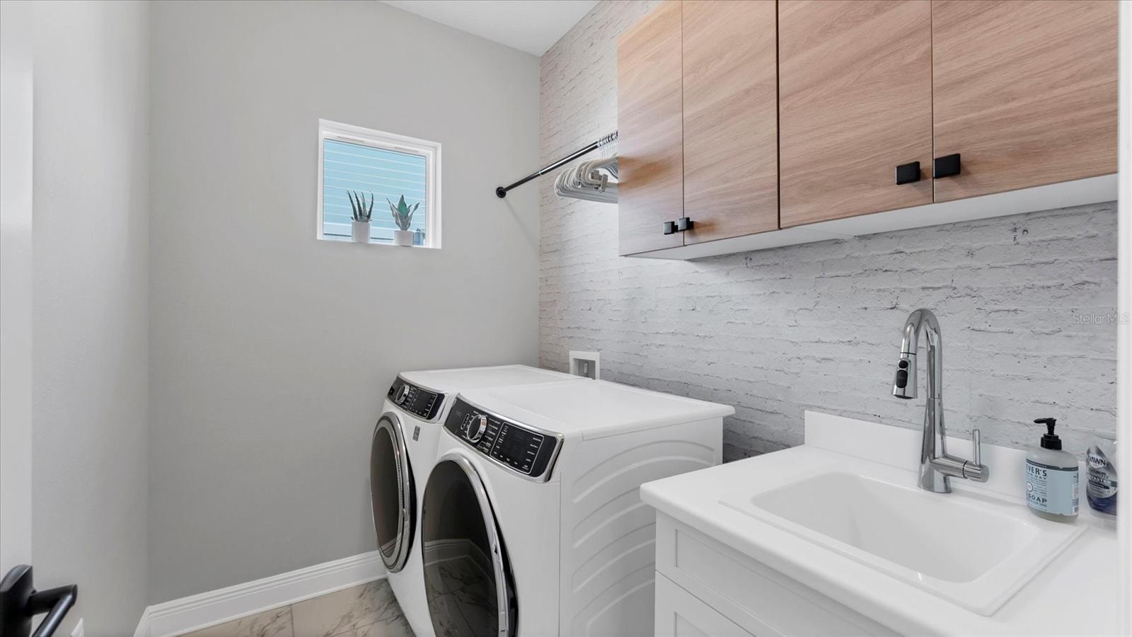 Image 38 of 72 For 12949 True Blue Circle