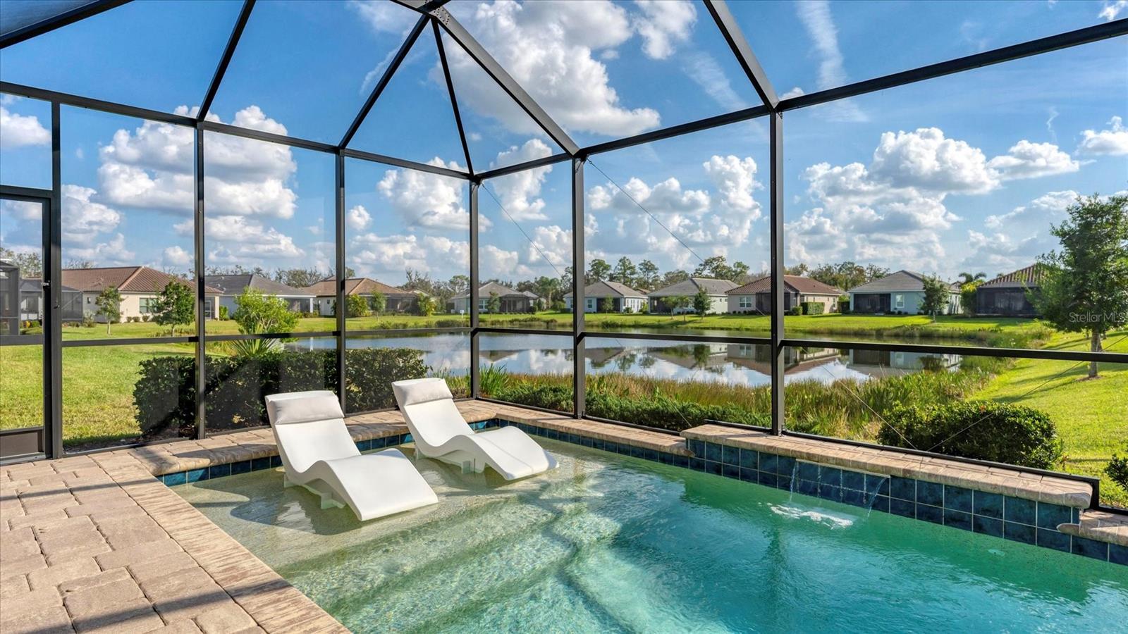 Image 43 of 72 For 12949 True Blue Circle