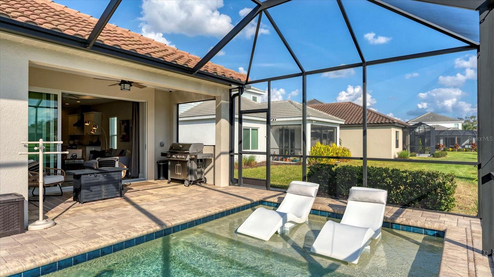 Image 44 of 72 For 12949 True Blue Circle