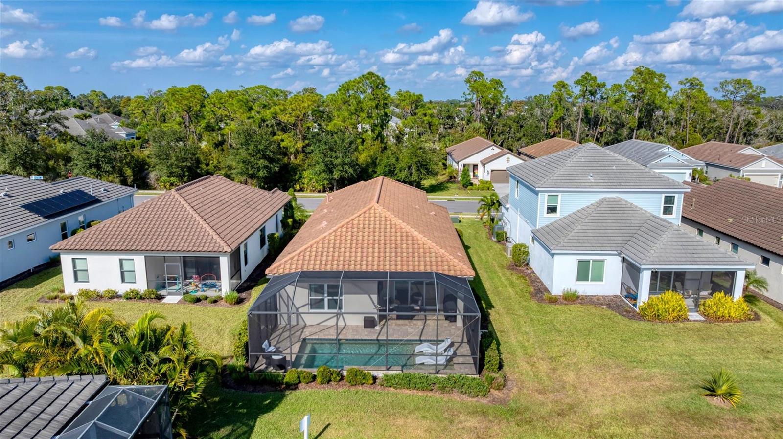 Image 47 of 72 For 12949 True Blue Circle