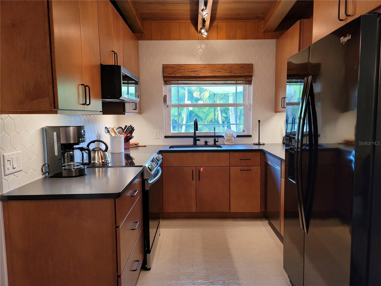 Image 10 of 34 For 8010 Marina Drive