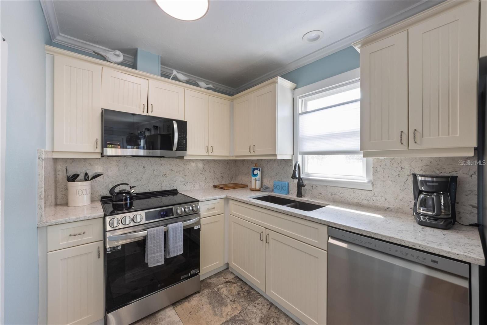 Image 16 of 36 For 110 Oak Avenue A