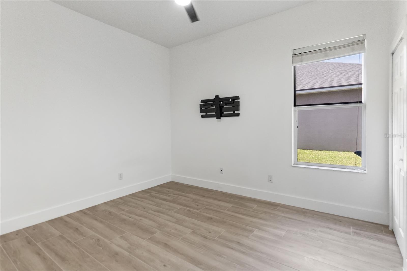 Image 22 of 47 For 12516 24th Street E