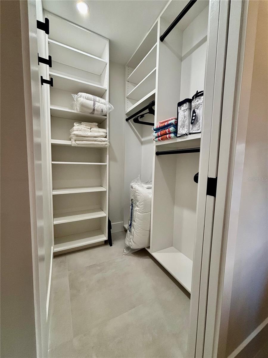 Image 13 of 54 For 6063 Peppertree Way 111