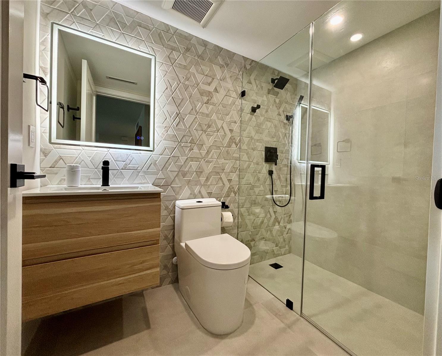 Image 14 of 54 For 6063 Peppertree Way 111