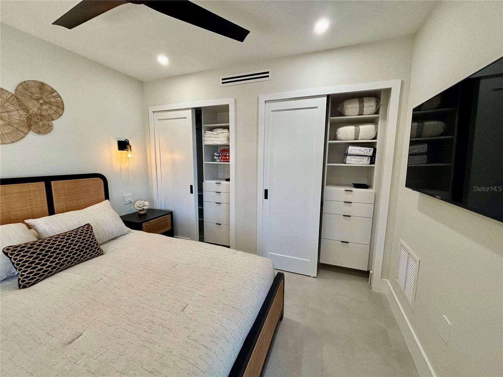 Image 15 of 54 For 6063 Peppertree Way 111