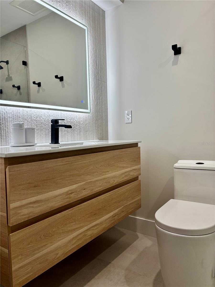 Image 17 of 54 For 6063 Peppertree Way 111