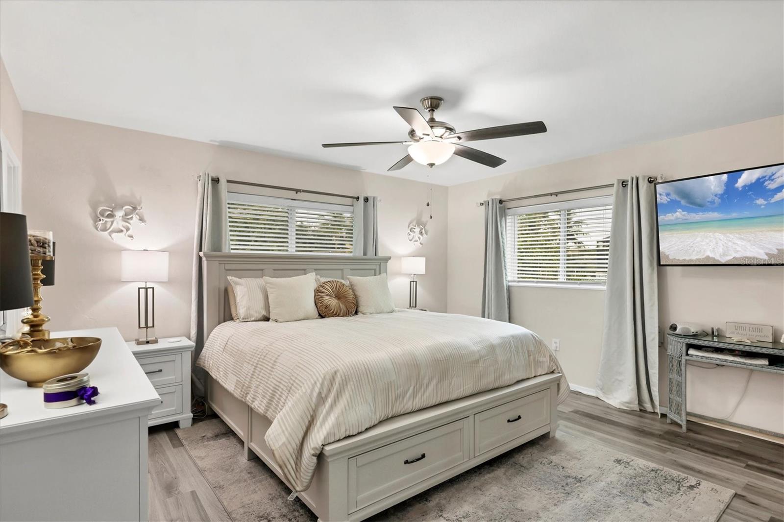 Image 23 of 64 For 1837 Upper Cove Terrace