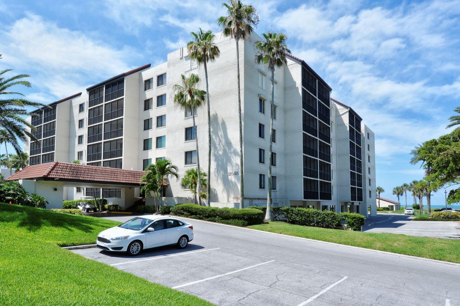 Image 2 of 70 For 2045 Gulf Of Mexico Drive M1-309