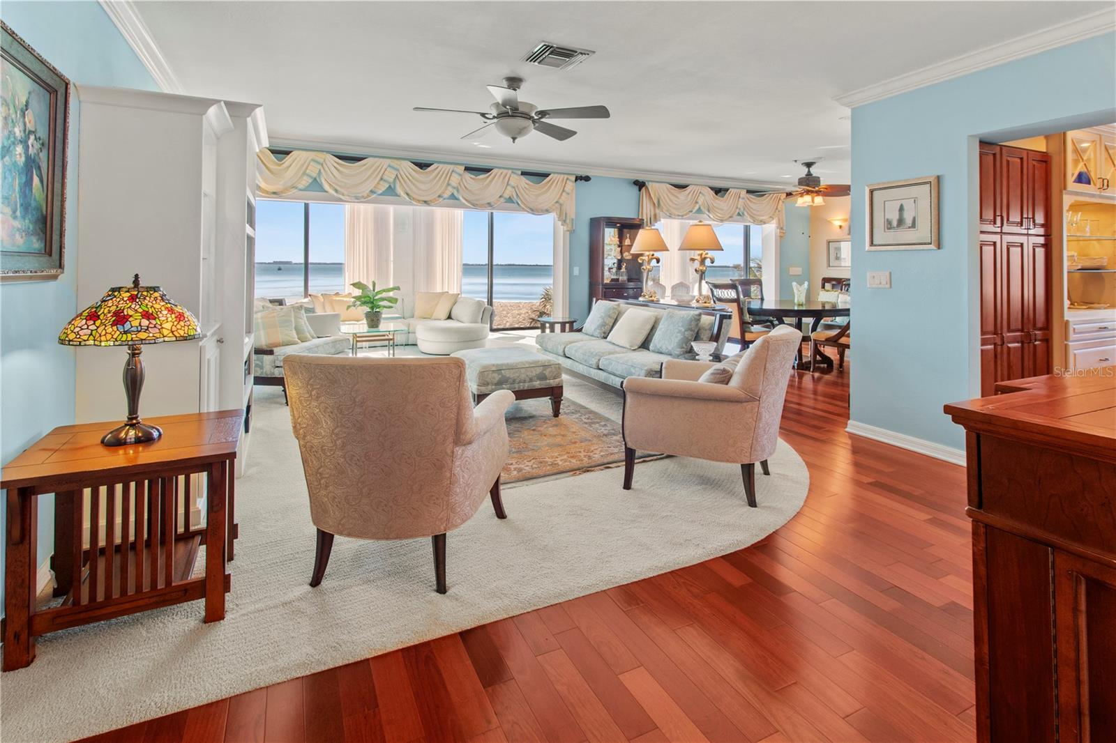 Image 10 of 45 For 4565 Bay Club Drive 27