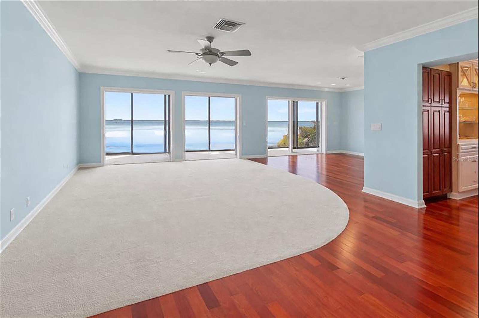 Image 11 of 45 For 4565 Bay Club Drive 27