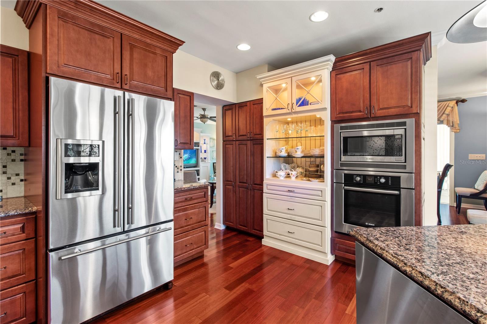 Image 13 of 45 For 4565 Bay Club Drive 27