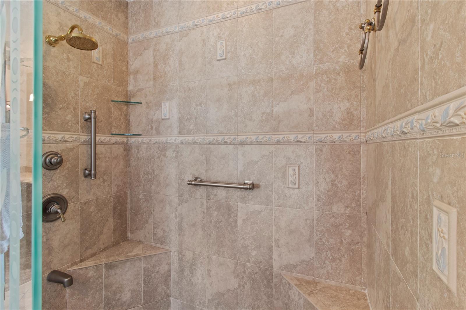 Image 17 of 45 For 4565 Bay Club Drive 27