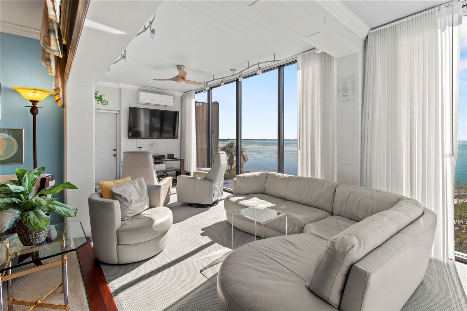 Image 19 of 45 For 4565 Bay Club Drive 27