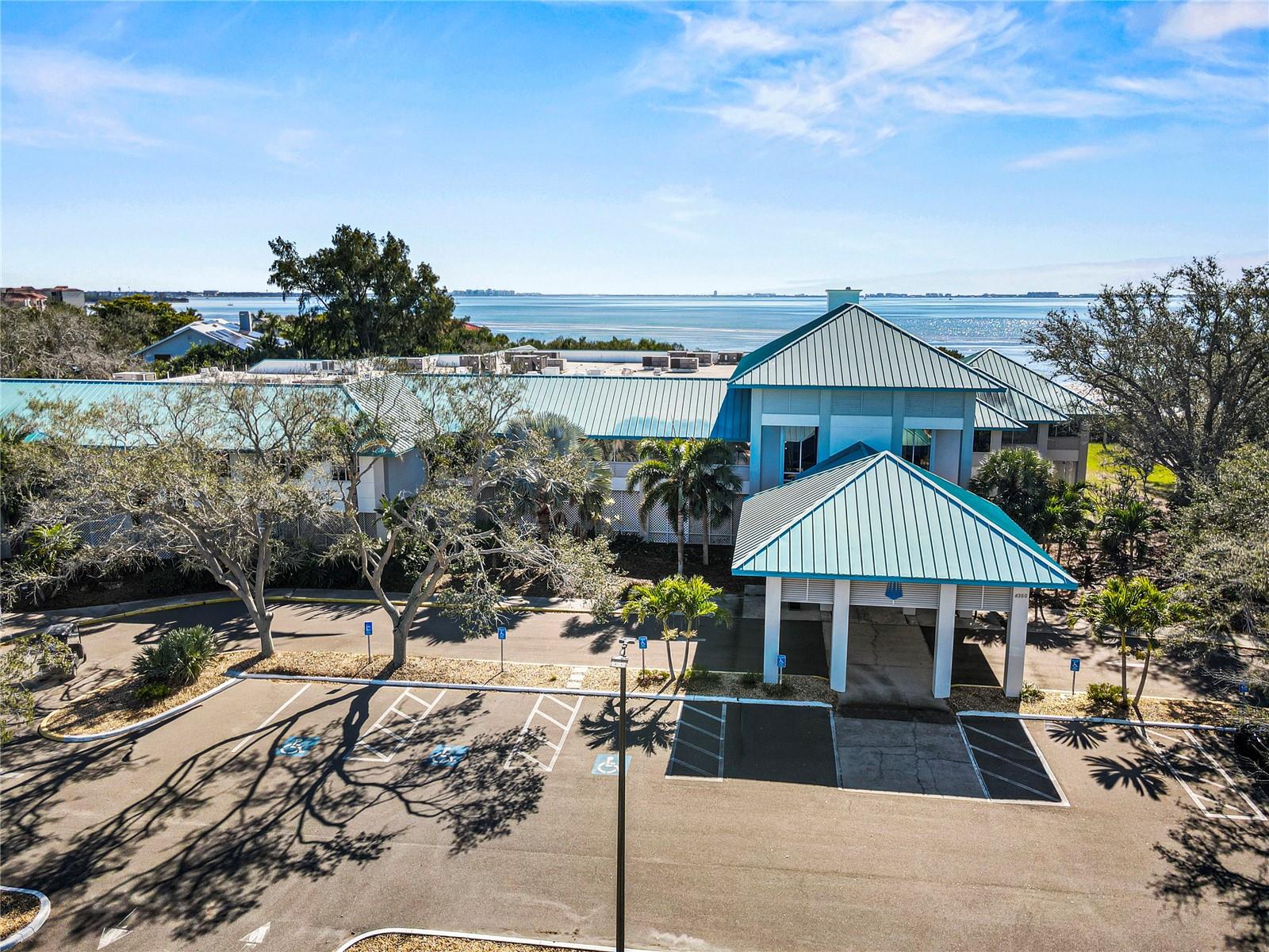 Image 31 of 45 For 4565 Bay Club Drive 27