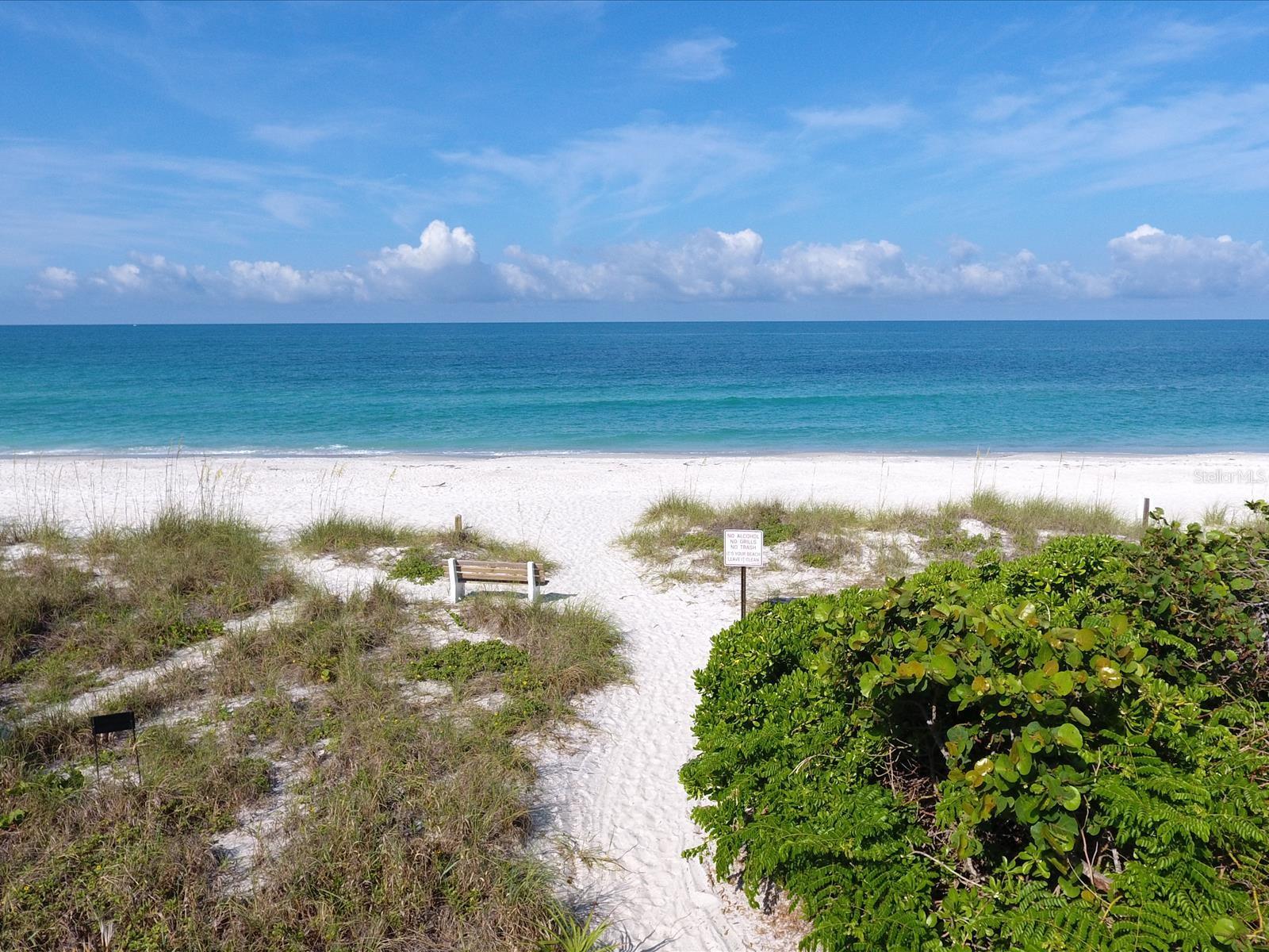 Image 4 of 45 For 4565 Bay Club Drive 27