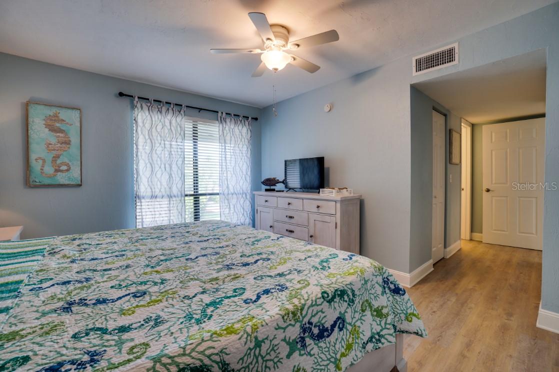 Image 10 of 28 For 1801 Gulf Drive N 211