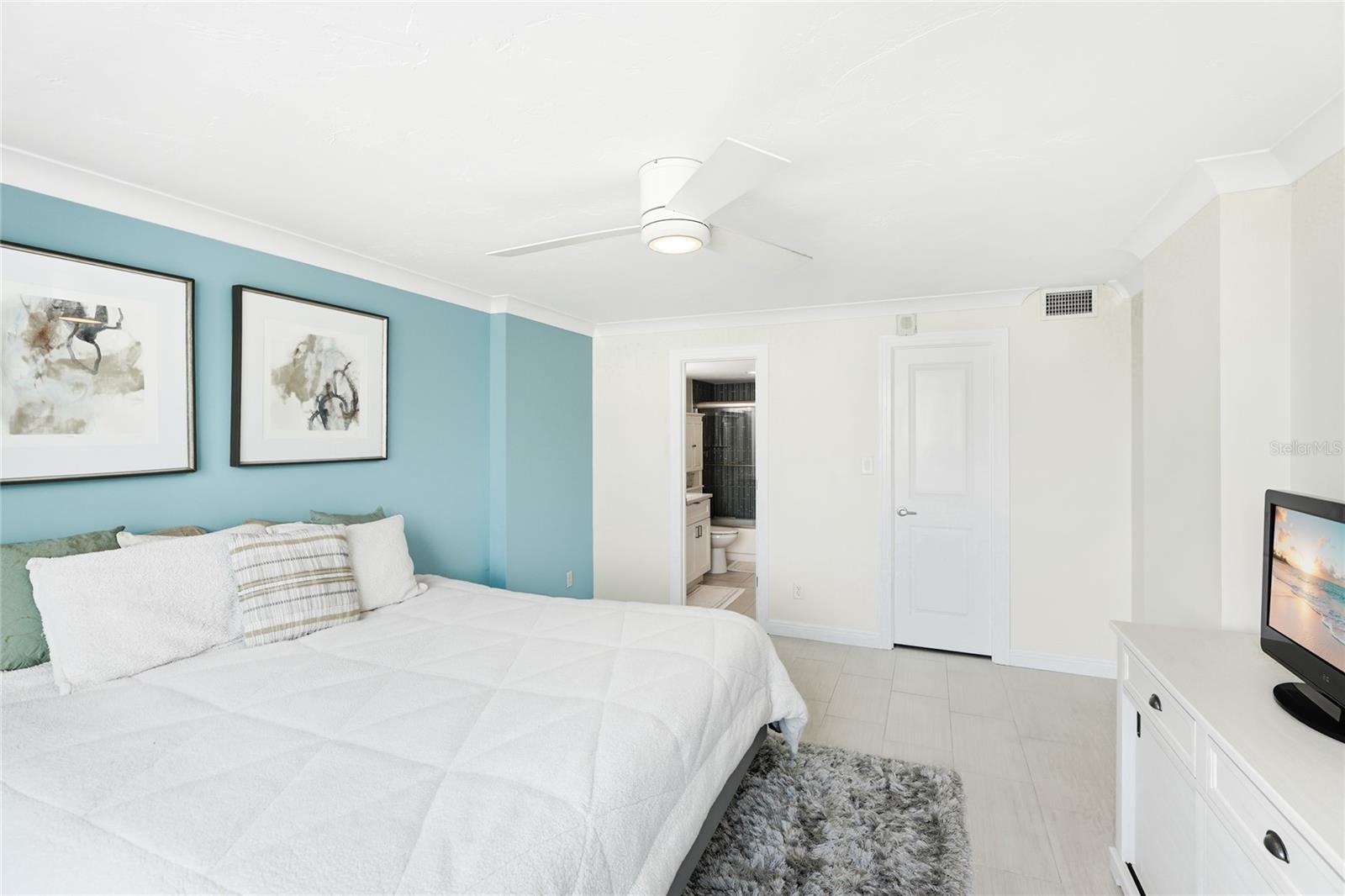 Image 11 of 39 For 101 Gulfstream Avenue 14d