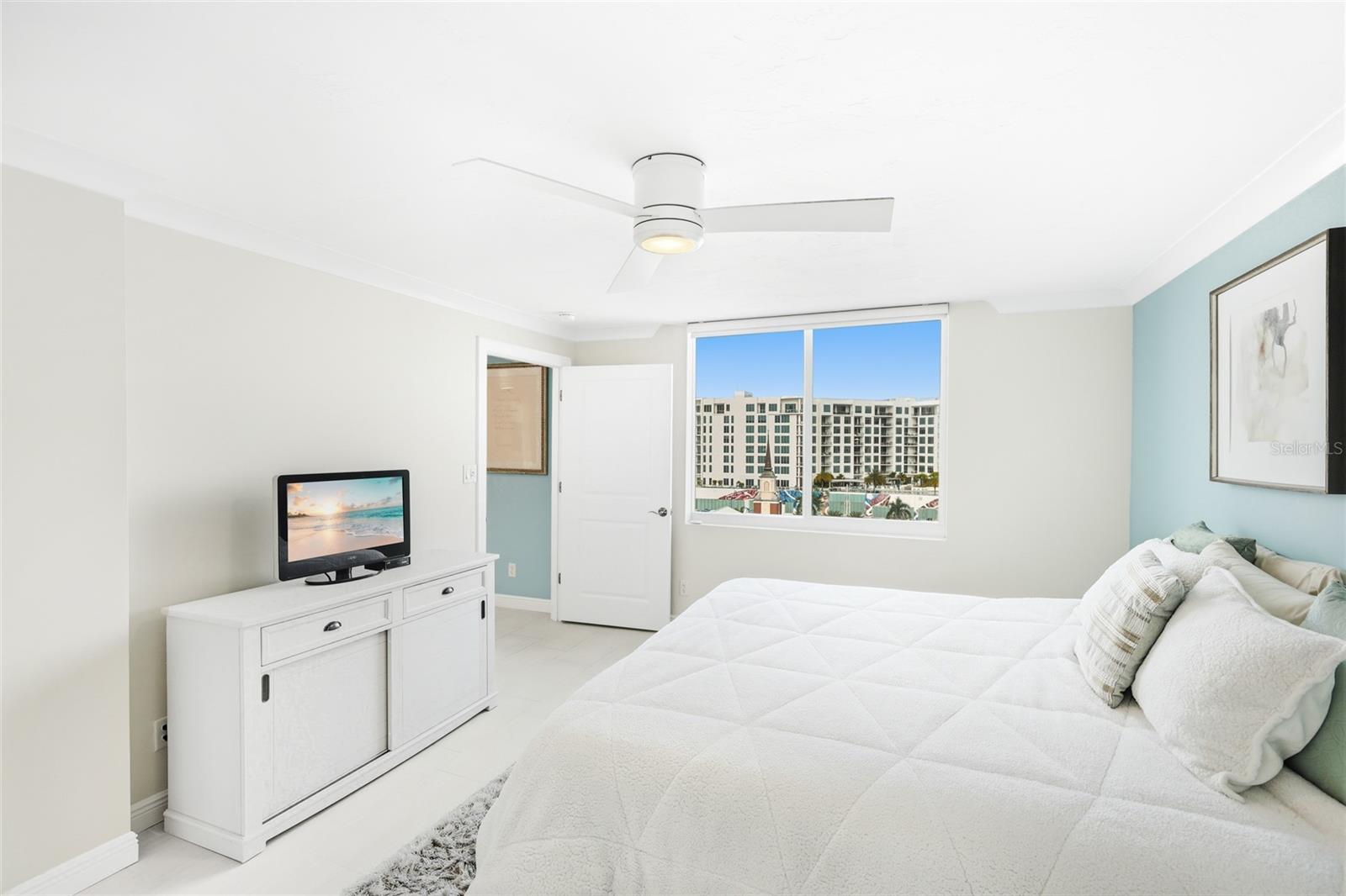 Image 12 of 39 For 101 Gulfstream Avenue 14d