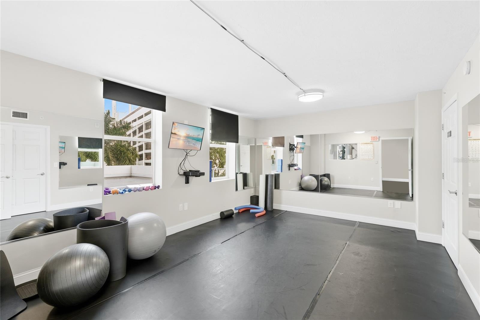 Image 34 of 39 For 101 Gulfstream Avenue 14d