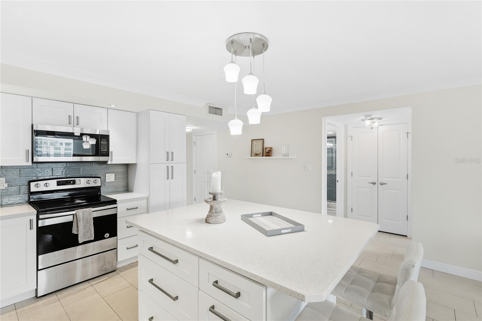 Image 6 of 39 For 101 Gulfstream Avenue 14d