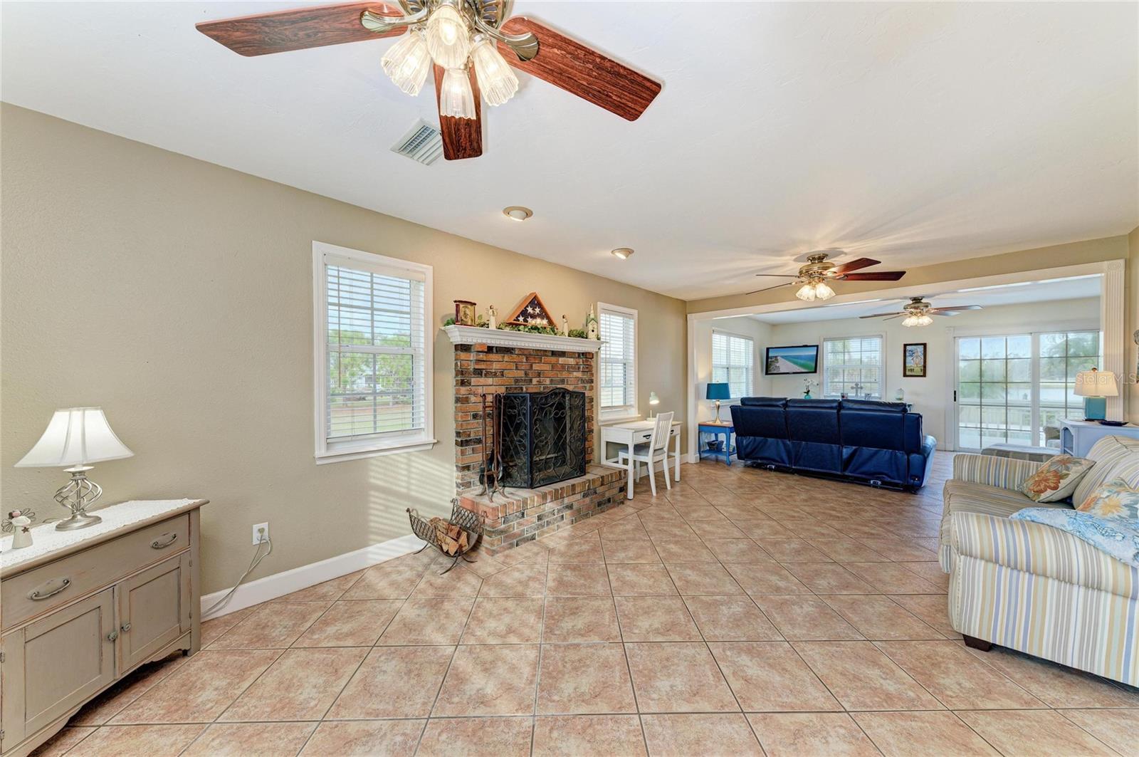 Image 11 of 57 For 1914 24th Avenue W