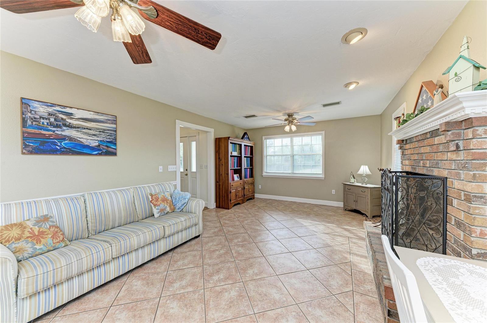 Image 14 of 57 For 1914 24th Avenue W