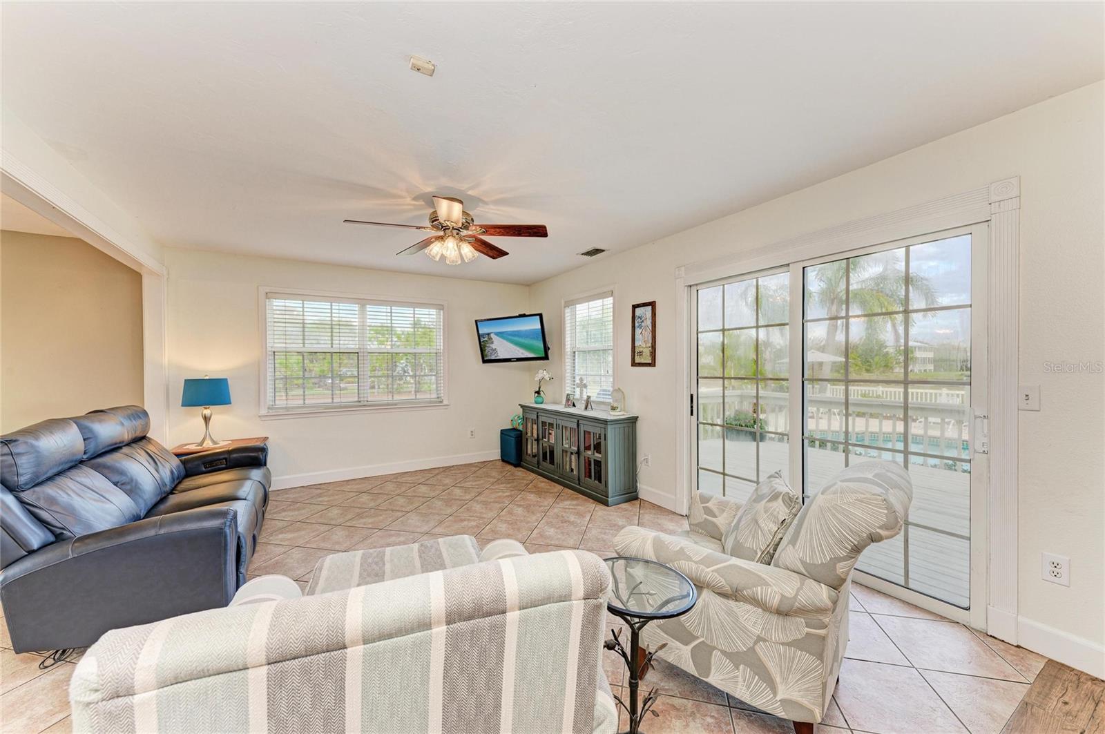 Image 15 of 57 For 1914 24th Avenue W