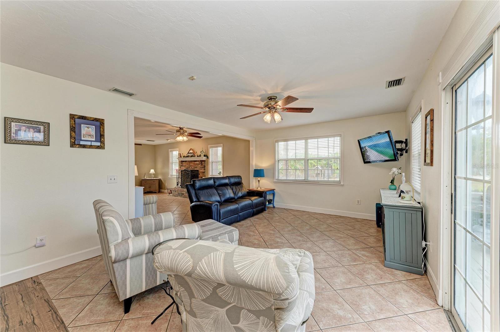 Image 16 of 57 For 1914 24th Avenue W