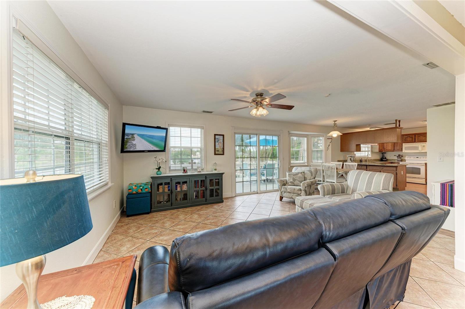 Image 17 of 57 For 1914 24th Avenue W