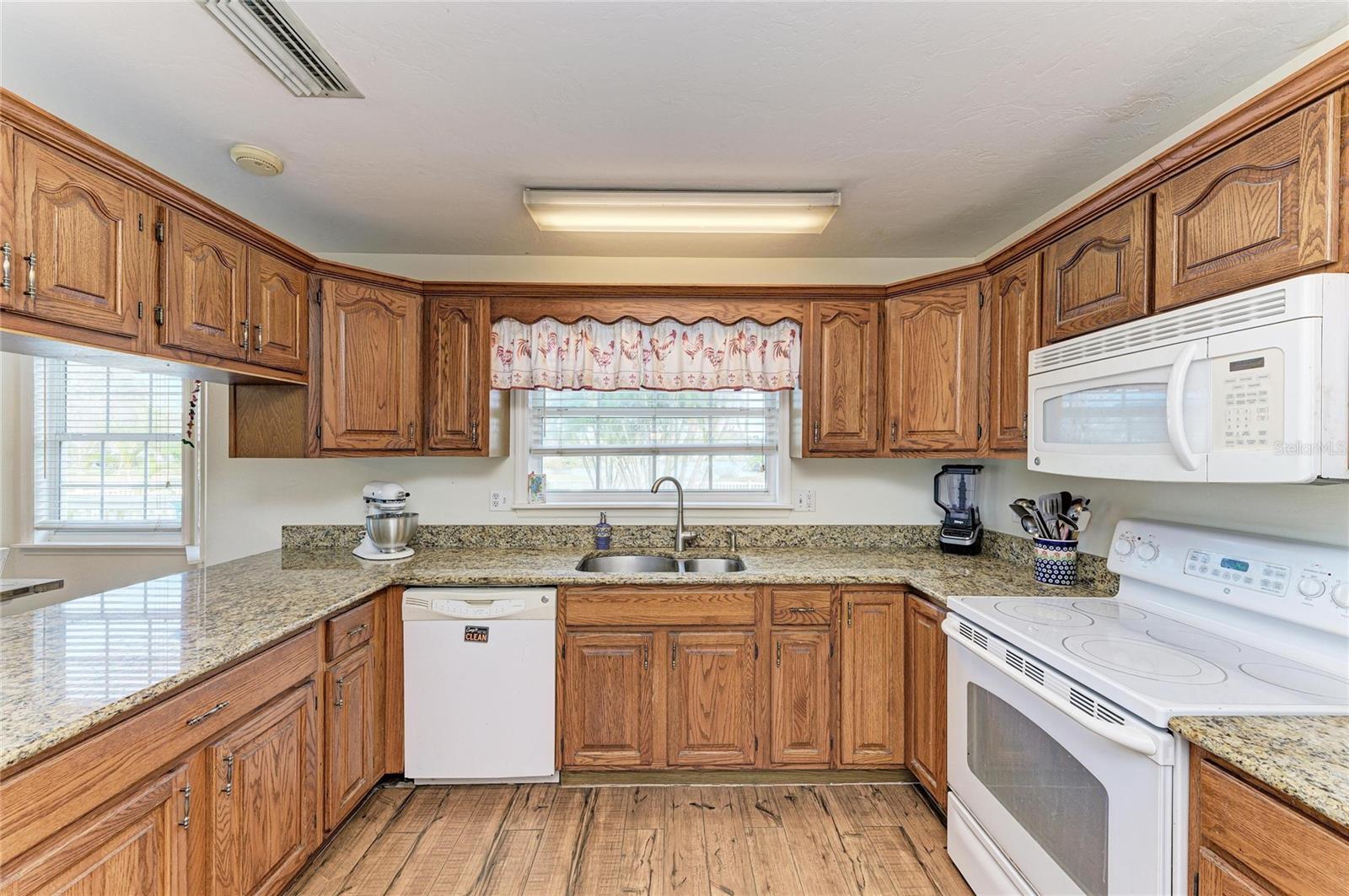 Image 21 of 57 For 1914 24th Avenue W