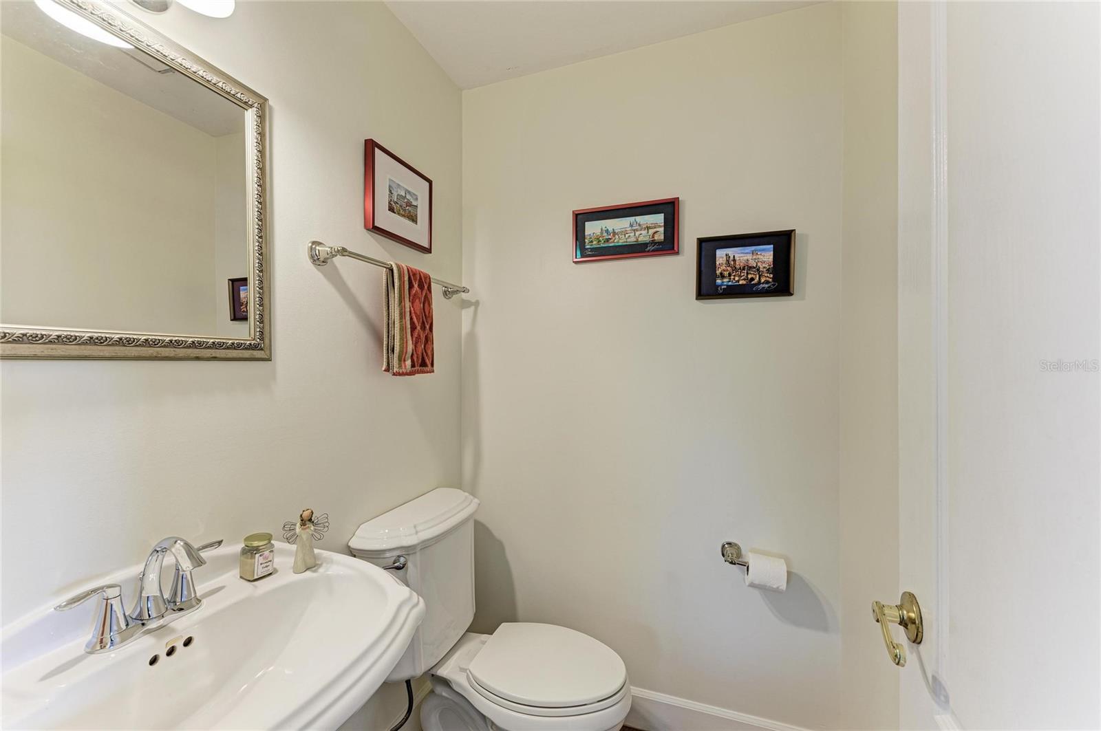 Image 25 of 57 For 1914 24th Avenue W