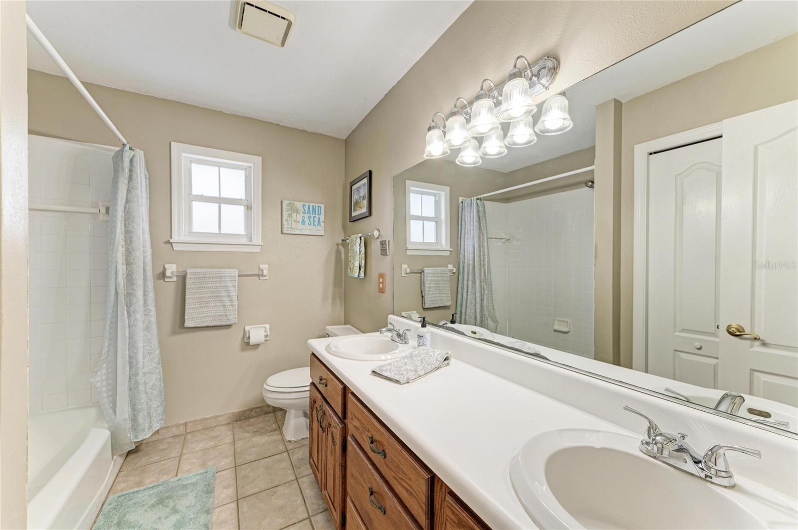 Image 35 of 57 For 1914 24th Avenue W