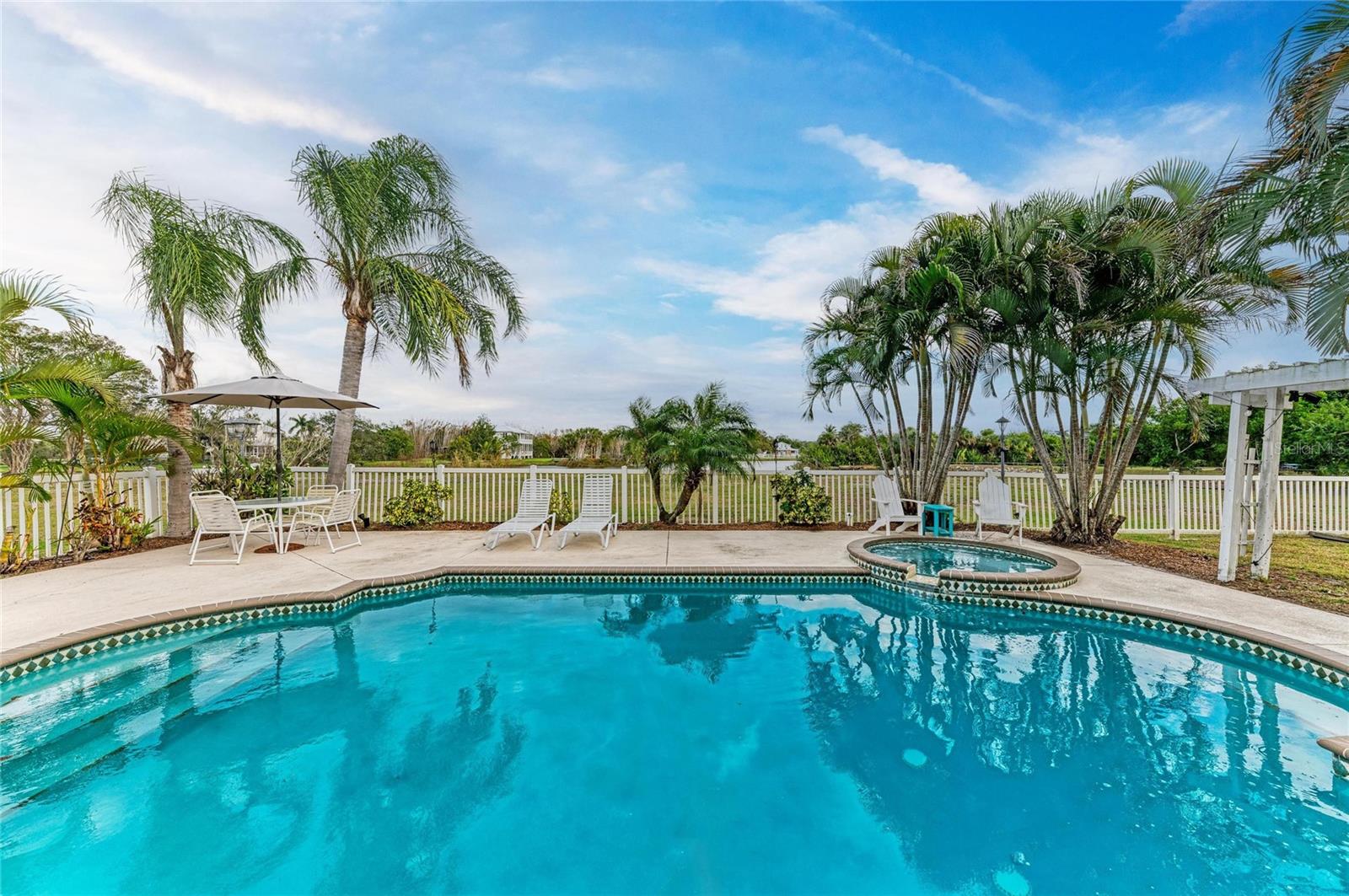 Image 43 of 57 For 1914 24th Avenue W