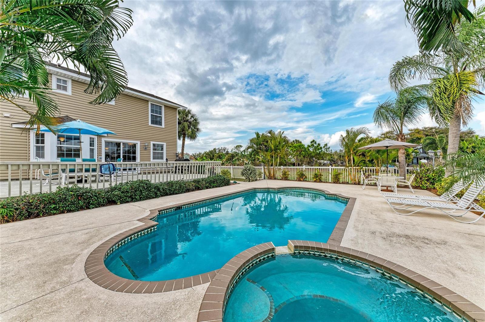 Image 45 of 57 For 1914 24th Avenue W