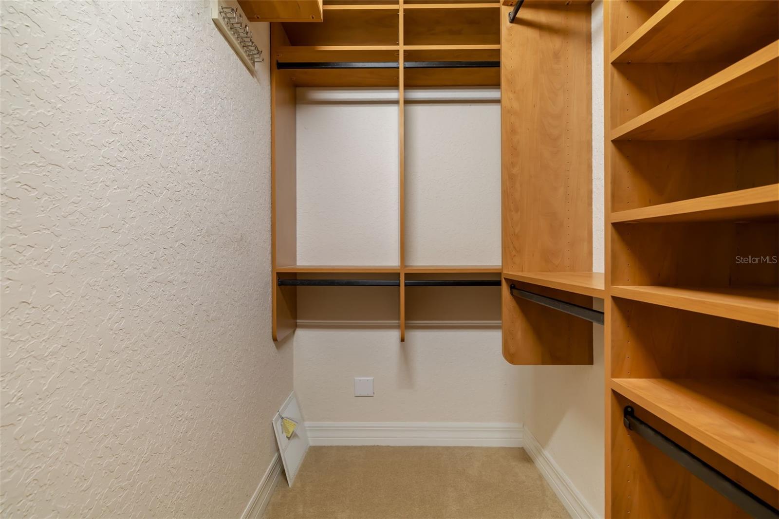 Image 39 of 100 For 10319 Winding Stream Way