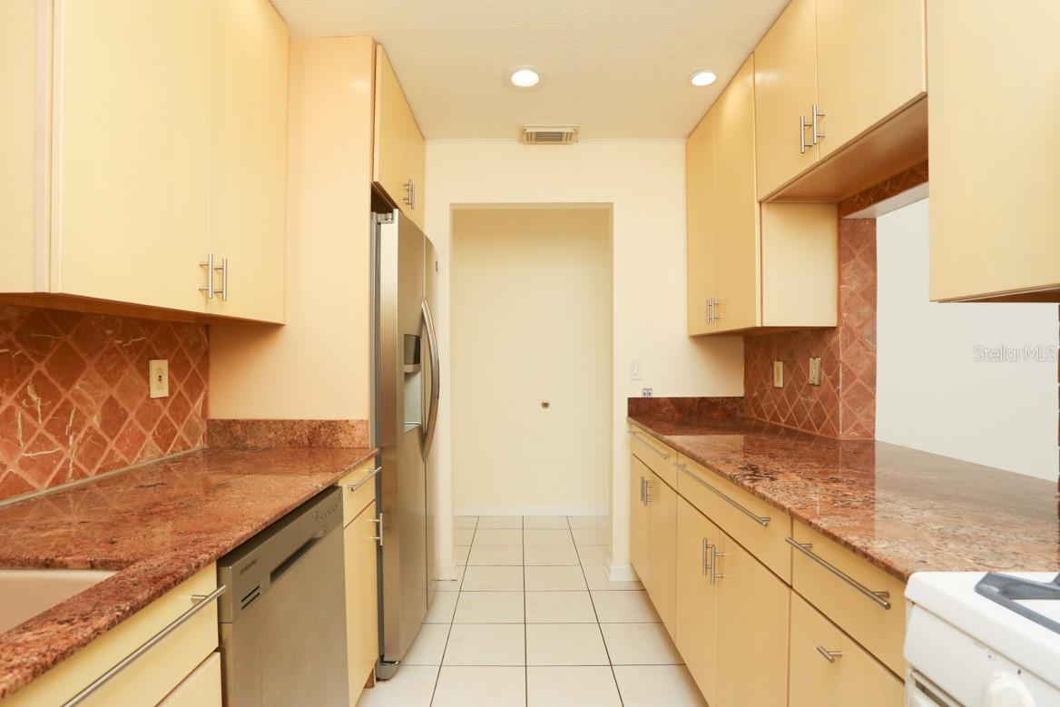 Image 11 of 29 For 4755 Village Gardens Drive 88