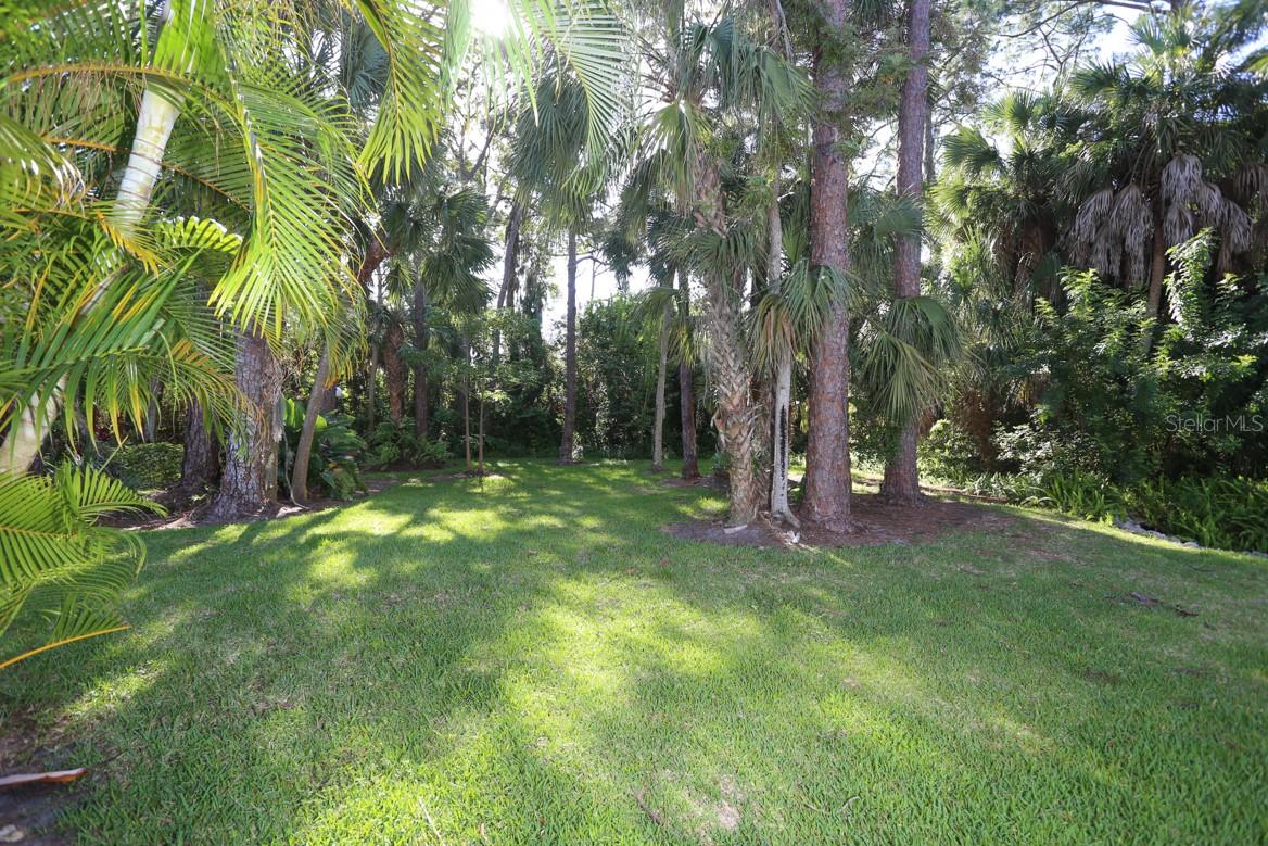 Image 22 of 29 For 4755 Village Gardens Drive 88